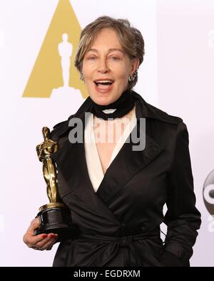 Milena Canonero im Presseraum für die 87. Academy Awards Oscars 2015 - drücken Sie auf Platz 3, das Dolby Theater in Hollywood und Highland Center, Los Angeles, CA 22. Februar 2015. Foto von: James Atoa/Everett Collection Stockfoto