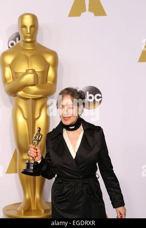 Milena Canonero im Presseraum für die 87. Academy Awards Oscars 2015 - drücken Sie auf Platz 3, das Dolby Theater in Hollywood und Highland Center, Los Angeles, CA 22. Februar 2015. Foto von: James Atoa/Everett Collection Stockfoto