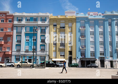 Bunte Häuser gegenüber dem Praca de Touros Campo Pequeno (Campo Pequeno Bullring), Lissabon, Lisboa, Portugal Stockfoto