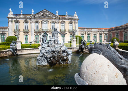 Neptun-Brunnen in den Gärten des Palacio Nacional de Queluz (Nationalpalast von Queluz), Lissabon, Lisboa, Portugal Stockfoto