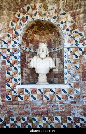 Büste eines Königs in den Gärten des Palacio Marques da Fronteira (Palast des Marquises Fronteira), Lissabon, Lisboa, Portugal Stockfoto