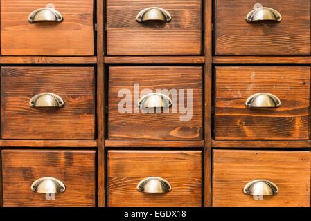 Nahaufnahme von einem Apothekerschrank Stockfoto