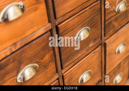 Nahaufnahme von einem Apothekerschrank Stockfoto