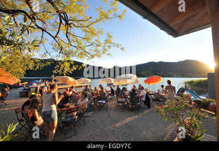 Blick auf Schliersee und See Schliersee im Abendlicht, Bayern, Deutschland Stockfoto