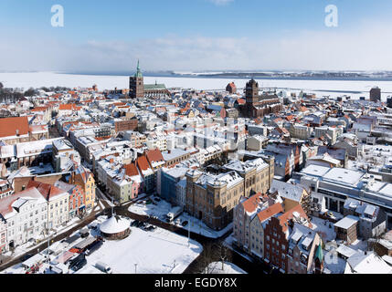 Blick von der Marienkirche zu Stralsund, neuer Markt, Nikolai und Jacobi Kirche, Strelasund, Insel Rügen, Hansestadt Stralsund, Mecklenburg-Western Pomerania, Deutschland Stockfoto