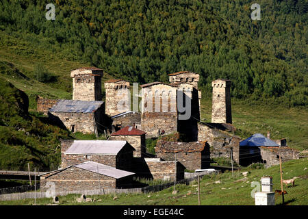 Mittelalterliches Dorf von Ushguli, Svaneti Region, Georgien, Asien, Europa. Ushguli ist das höchste Dorf Europas Stockfoto