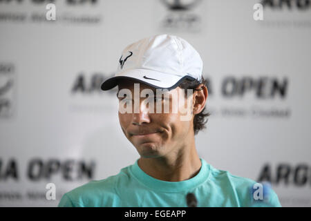 Buenos Aires, Argentinien. 23. Februar 2015. Spanische kommen Rafael Nadal besucht eine Pressekonferenz in Buenos Aires, Argentinien, 23. Februar 2015. Nadal wird in das Jahr 2015 ATP Argentinien Open Tennisturnier ab Dienstag teilnehmen. Bildnachweis: Martin Zabala/Xinhua/Alamy Live-Nachrichten Stockfoto