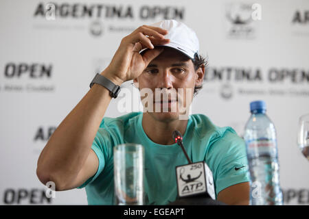 Buenos Aires, Argentinien. 23. Februar 2015. Spanische kommen Rafael Nadal besucht eine Pressekonferenz in Buenos Aires, Argentinien, 23. Februar 2015. Nadal wird in das Jahr 2015 ATP Argentinien Open Tennisturnier ab Dienstag teilnehmen. Bildnachweis: Martin Zabala/Xinhua/Alamy Live-Nachrichten Stockfoto