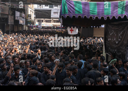 Ashura (10 Muharram), außen Matam Hall (geschnitten mit klingen), Chatta Bazar, Hyderabad Stockfoto