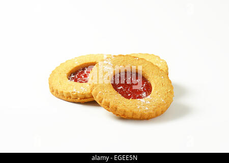 Spritzgebäck mit roten Johannisbeeren gefüllt erhalten namens Linzer Augen Stockfoto