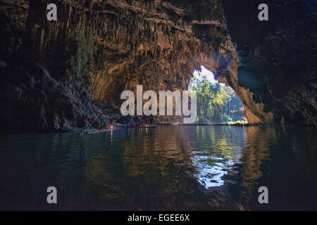 Erkundung der Höhle Tham Lod, Pang Mapha Thailand Stockfoto