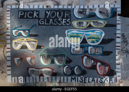 Street Art an Cinderblock Wand Bankgebäude zerstört während des Krieges, Mostar Stockfoto