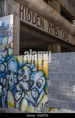 Street Art auf Bankgebäude zerstört während des Krieges, Mostar Stockfoto