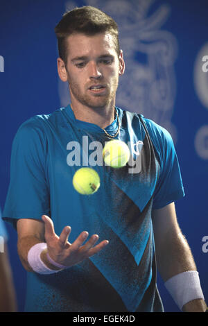 Acapulco, Mexiko. 23. Februar 2015. Austin Krajicek der USA reagiert während der Herren Einzel gegen Kolumbiens Santiago Giraldo beim Tennisturnier Abierto Mexicano Telcel in Acapulco, Guerrero, Mexiko, 23. Februar 2015. Krajicek verlor 0: 2. Bildnachweis: Alejandro Ayala/Xinhua/Alamy Live-Nachrichten Stockfoto