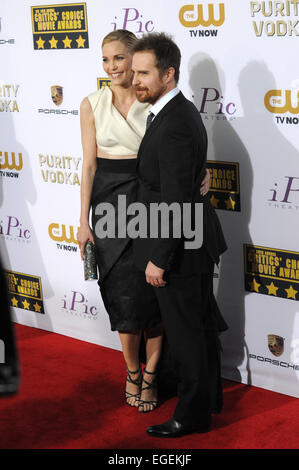 LOS ANGELES, CA - 16. Januar 2014: Leslie Bibb & Sam Rockwell am 19. Annual Critics' Choice Awards am Hangar Barker, Santa Monica Airport. Stockfoto