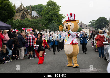 Sommerkarneval in Tideswell im Peak District Derbyshire England statt Stockfoto