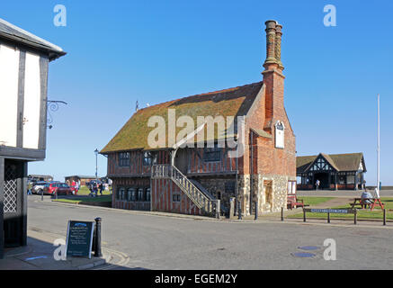 Ein Blick auf das 16. Jahrhundert Moot Hall in Aldeburgh, Suffolk, England, Vereinigtes Königreich. Stockfoto