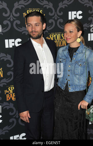 LOS ANGELES, CA - 7. Januar 2014: Tobey Maguire & Frau Jennifer Meyer bei der Premiere seiner TV-Serie "The verwöhnt von Babylon" bei der Directors Guild of Amerika Theatre. Stockfoto