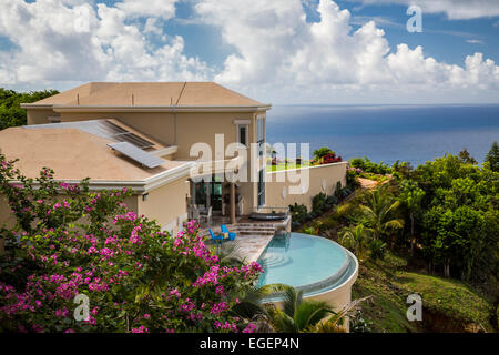 Ein Berg mit Blick auf Paradise Point, Charlotte Amalie, St. Thomas, Amerikanische Jungferninseln, Karibik nach Hause. Stockfoto