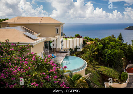 Ein Berg mit Blick auf Paradise Point, Charlotte Amalie, St. Thomas, Amerikanische Jungferninseln, Karibik nach Hause. Stockfoto