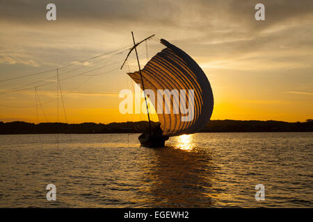 Boot auf dem Meer segeln Stockfoto