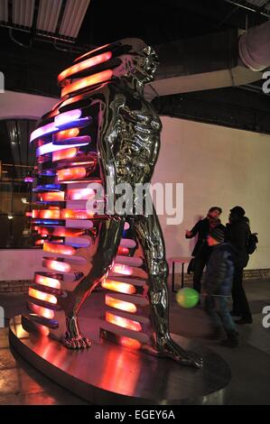 Pilsen, Tschechische Republik. 20. Februar 2015. Festival des Lichts fand in Pilsen, Tschechische Republik, 20. Februar 2015. Abgebildete Lichtskulptur Speederman von David Cerny. © Pavel Nemecek/CTK Foto/Alamy Live-Nachrichten Stockfoto