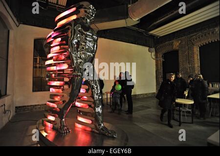 Pilsen, Tschechische Republik. 20. Februar 2015. Festival des Lichts fand in Pilsen, Tschechische Republik, 20. Februar 2015. Abgebildete Lichtskulptur Speederman von David Cerny. © Pavel Nemecek/CTK Foto/Alamy Live-Nachrichten Stockfoto