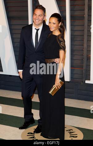 Schauspielerin Thandie Newton und ihr Ehemann Ol Parker besuchen die Vanity Fair Oscar Party im Wallis Annenberg Center für darstellende Künste in Beverly Hills, Los Angeles, USA, am 22. Februar 2015. Foto: Hubert Boesl /dpa - NO-Draht-Dienst- Stockfoto