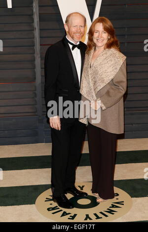 Regisseur Ron Howard und seine Frau Cheryl Howard besuchen die Vanity Fair Oscar Party im Wallis Annenberg Center für darstellende Künste in Beverly Hills, Los Angeles, USA, am 22. Februar 2015. Foto: Hubert Boesl /dpa - NO-Draht-Dienst- Stockfoto