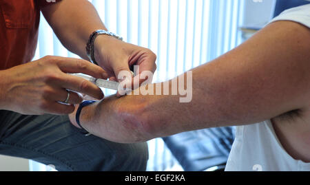 Pilot in der Gesundheit der Hausarzt sein oder werden, ist der Wunsch der Politik. Für den Patienten ist es der erste Punkt der con Stockfoto