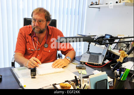 Pilot in der Gesundheit der Hausarzt sein oder werden, ist der Wunsch der Politik. Für den Patienten ist es der erste Punkt der con Stockfoto