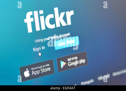 Galati, Rumänien, 24. Februar 2015, Nahaufnahme Bild von Flickr Webseiten auf einem Bildschirm Stockfoto