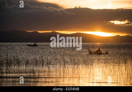 Sonnenuntergang über den Titicaca-See Titicaca-See, Copacabana, Bolivien Stockfoto