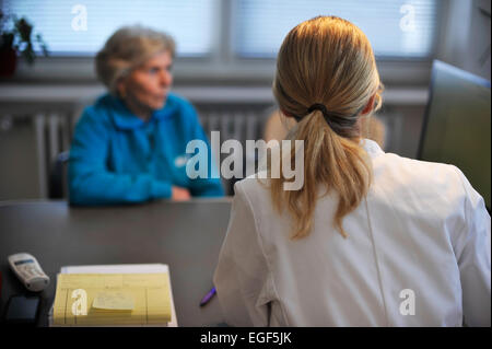 Diese Hausarzt Praxis freundlich, gepflegt zuständigen Internisten, die Patienten fühlen sich gut auch wenn sie schwer krank sind Stockfoto