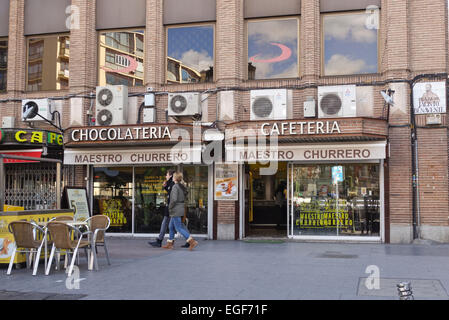 Maestro Churrero Cafeteria bar Schokolateria, Schokolade, Churros Bar, Plaza de España Madrid, Spanien. Stockfoto