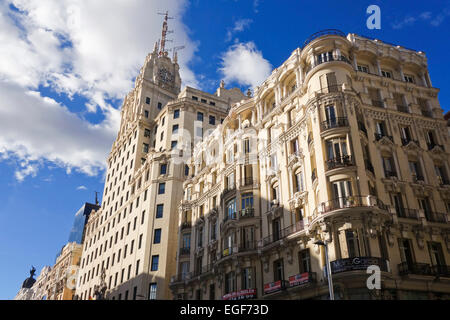 Die Telefónica Gebäude, Wolkenkratzer, Flagship-Store des Telekommunikations-Anbieter bei Gran Via, Madrid, Spanien. Stockfoto