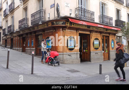 Historische alte Taverne, La Taberna de Ángel Sierra in Chueca, Madrid, Spanien Stockfoto