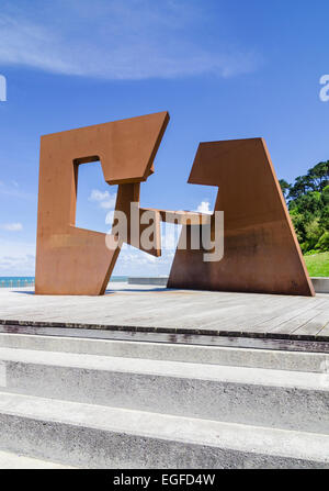 Großer moderne Skulptur namens leer Bau von Jorge Oteiza, Paseo Nuevo, San Sebastian, Gipuzkoa, Spanien Stockfoto