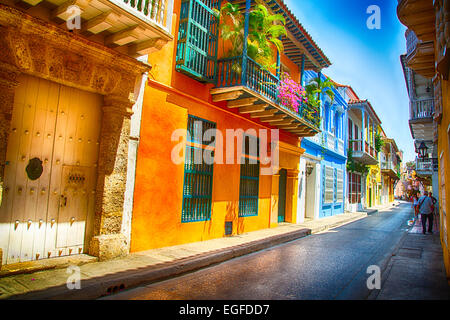 Die Bild perfekt Strassen von Cartagena ziehen Touristen weit und breit. Stockfoto