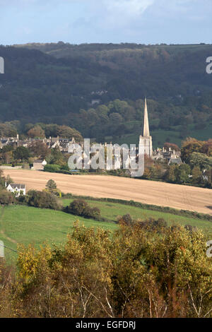 St. Marien Kirche und Dorf im Herbst, Painswick, Cotswolds, Gloucestershire, England, Vereinigtes Königreich, Europa Stockfoto