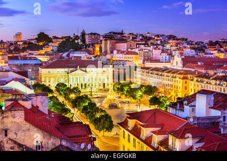 Lissabon, Portugal Pombaline Bezirk Skyline über Rossio-Platz. Stockfoto