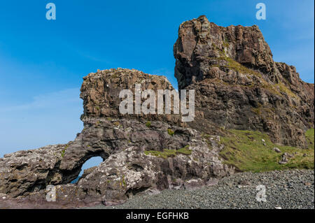 Klippen und natürlichen Bogen am Hafen Haunn Stockfoto