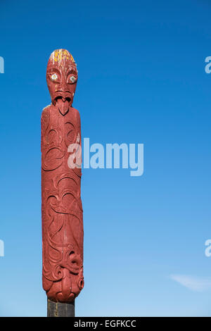 Te Tiriti Waitangi in Northlands Neuseeland Maori Totem Pole. Stockfoto