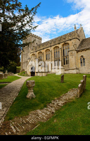 St Andrew Church in der Cotswold-Dorf Chedworth, Gloucestershire, UK Stockfoto