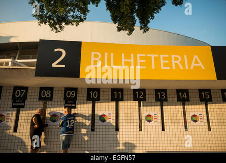Außenansicht des Maracanã-Stadion vor Botafogo Vs Unión Española, Rio De Janeiro, Brasilien Stockfoto
