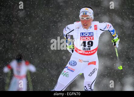 Falun, Schweden. 24. Februar 2015. Charlotte Kalla von Schweden in Aktion während der Langlauf Damen 10 km, Einzelwertung bei der nordischen Ski-Weltmeisterschaften in Falun, Schweden, 24. Februar 2015. Foto: Hendrik Schmidt/Dpa/Alamy Live News Stockfoto