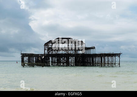 Old West Pier von Brighton hautnah am frühen Morgen Stockfoto