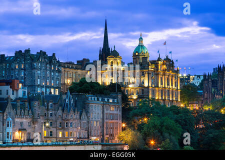 Museum auf dem Hügel bei Dämmerung, Lloyds HQ, Edinburgh Stockfoto