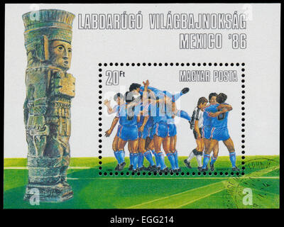 Ungarn - CIRCA 1986: Briefmarke gedruckt in Ungarn von den "World Cup Football Championship, Mexiko" Ausgabe zeigt Spielern, ca. 19 Stockfoto