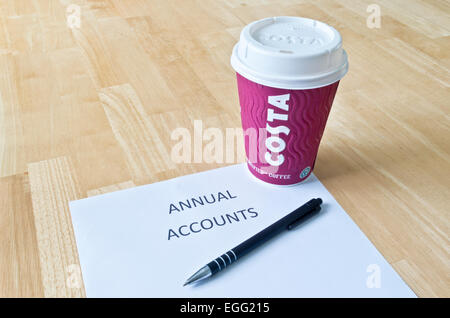 Costa-Kaffee in einer Büroumgebung Stockfoto